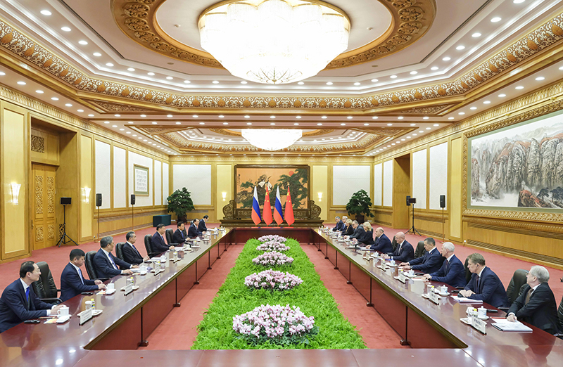 习近平会见俄罗斯总理米舒斯京