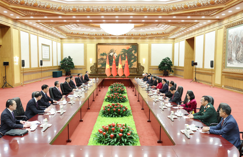 习近平会见越南国会主席王庭惠