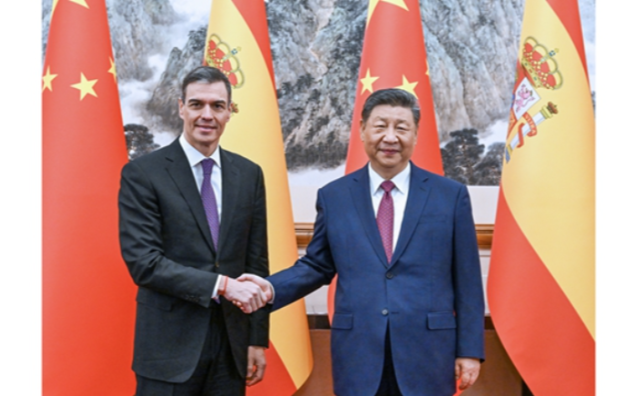 习近平会见西班牙首相桑切斯