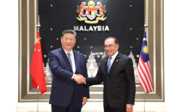 习近平同马来西亚总理安瓦尔举行会谈