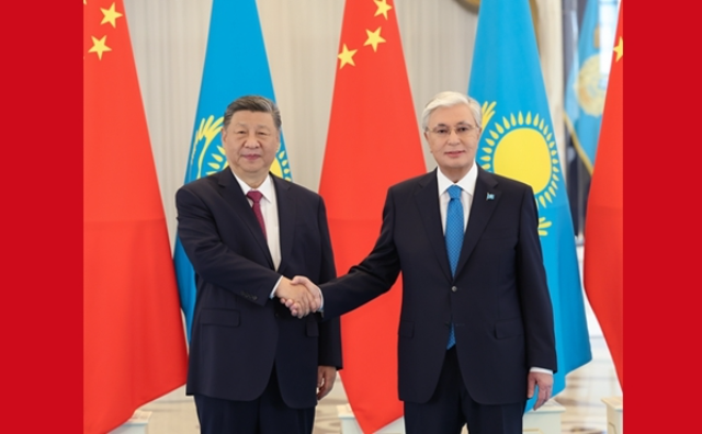 习近平同哈萨克斯坦总统托卡耶夫会谈