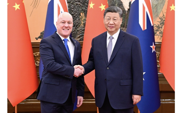 习近平会见新西兰总理拉克森
