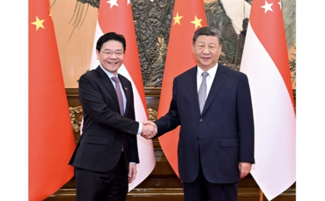 习近平会见新加坡总理黄循财